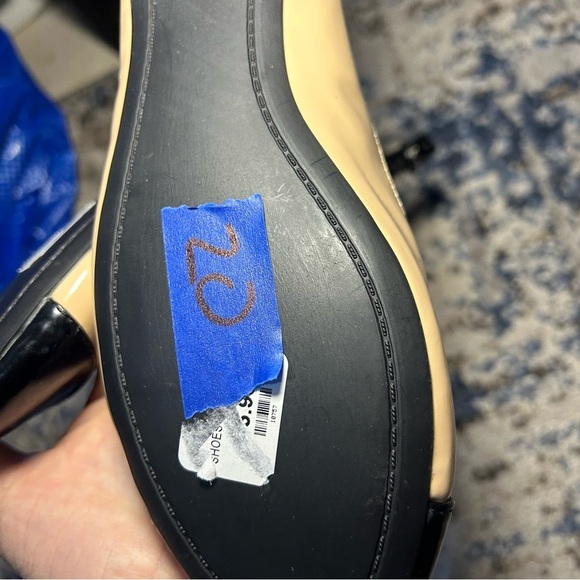 Steve Madden Gabriele Tan & Black Ankle Strap Patent Leather Flats Size 8 - Picture 16 of 16